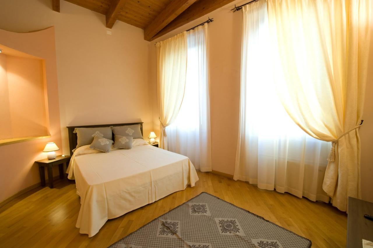 Piazza Azuni 18 Guest House Sassari Buitenkant foto