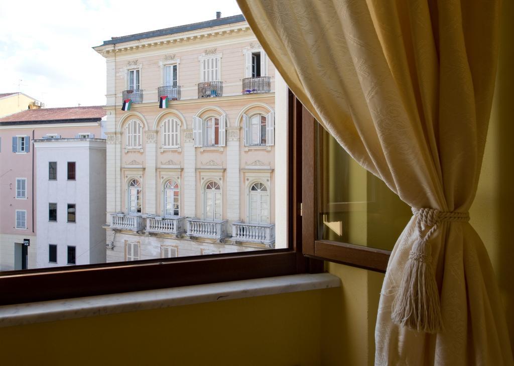 Piazza Azuni 18 Guest House Sassari Kamer foto