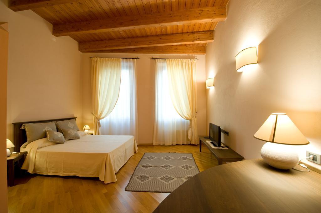 Piazza Azuni 18 Guest House Sassari Kamer foto